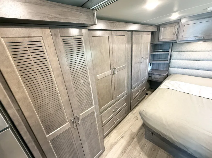 2022 Winnebago Forza 34T | Photo 8 of 17