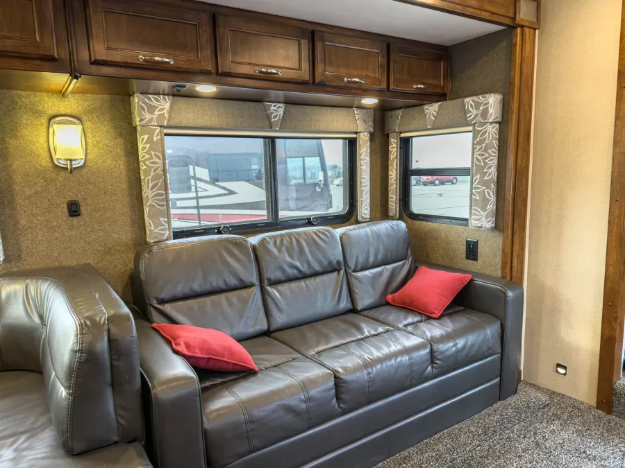 2018 Renegade Verona 40VBH | Photo 13 of 26