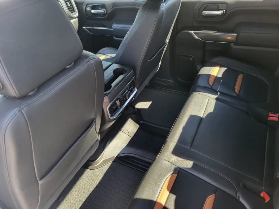 2023 GMC Sierra 2500HD AT4 | Photo 21 of 24