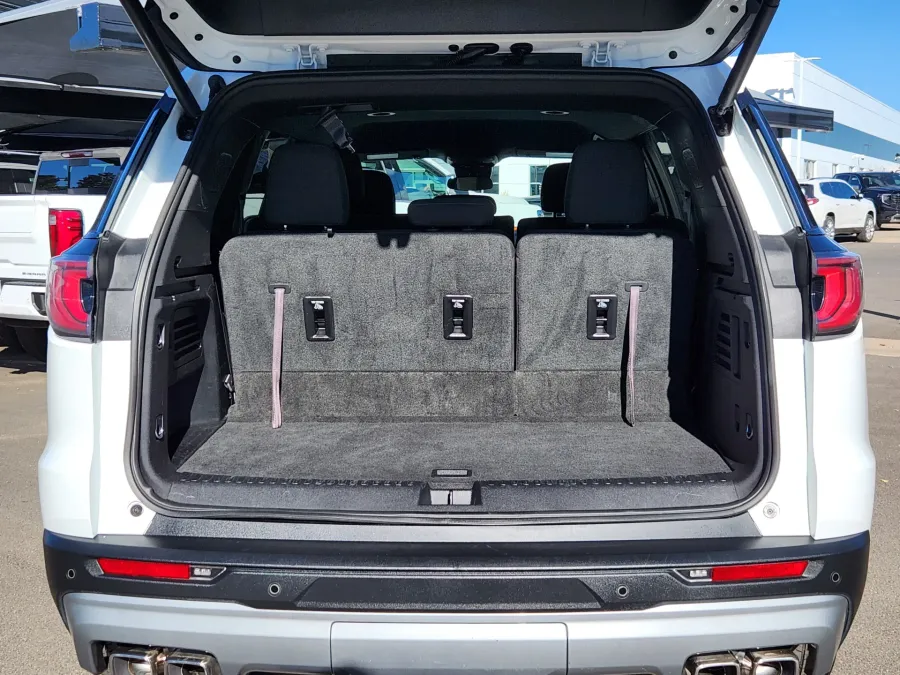 2025 GMC Acadia AWD Elevation | Photo 18 of 29