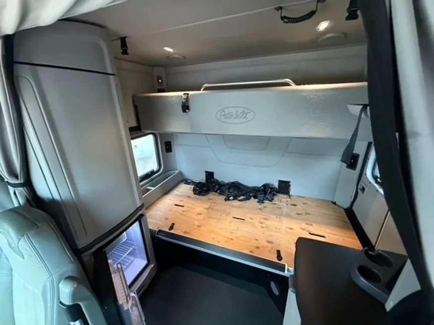 2022 Peterbilt 567 | Photo 13 of 18