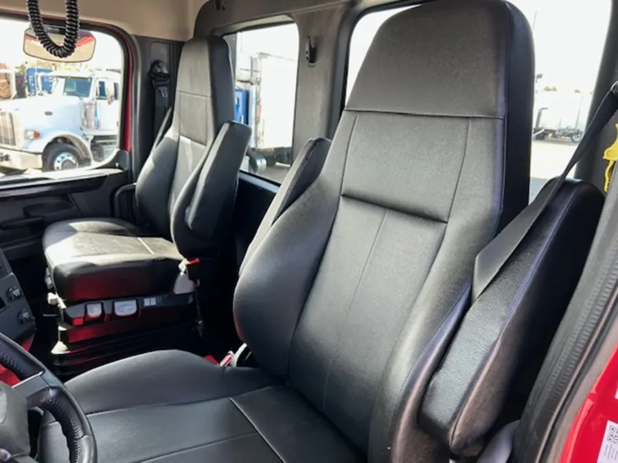 2023 Freightliner Cascadia 126 | Photo 9 of 13