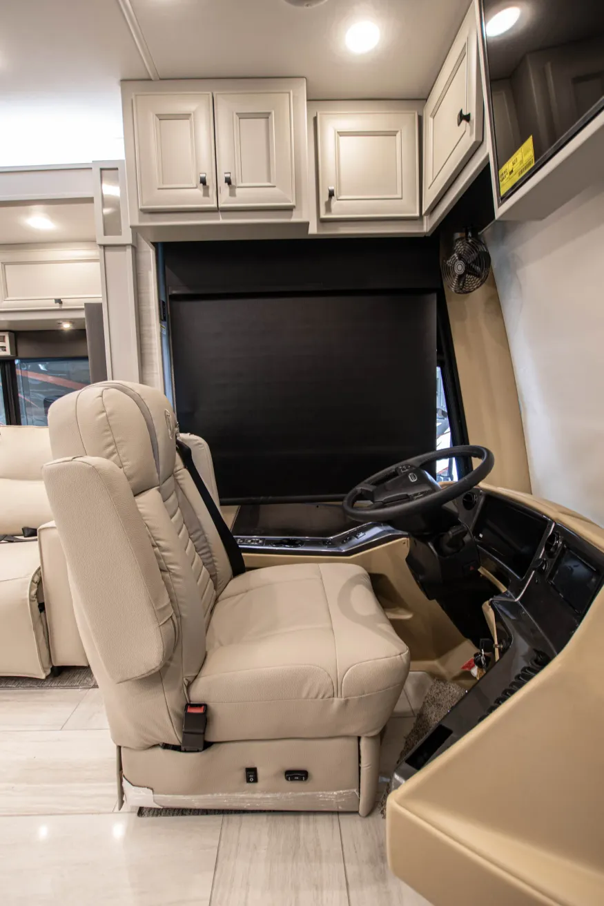 2026 Tiffin Phaeton 37BH | Photo 8 of 25