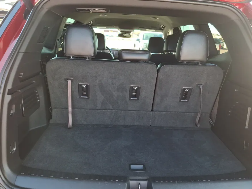 2025 Buick Enclave Preferred | Photo 8 of 18