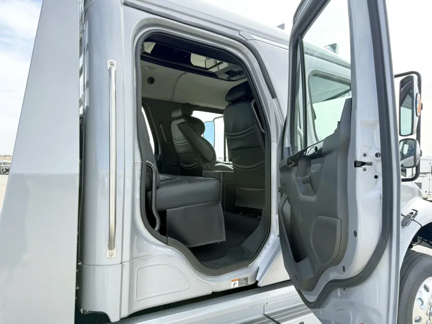 2024 Freightliner M2 106 Plus Summit Hauler | Photo 18 of 23