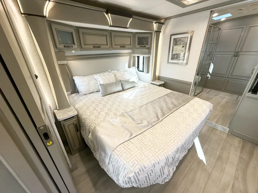 2025 Newmar Dutch Star 4369 | Photo 14 of 33