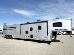 2025 Logan Coach Stock Combo LQ | Thumbnail Photo 1 of 5