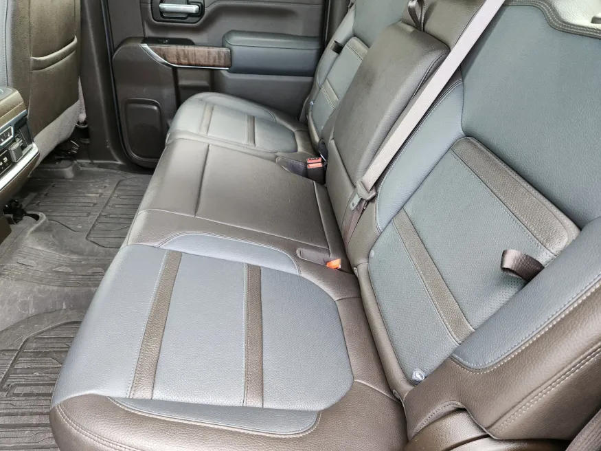 2022 GMC Sierra 2500HD Denali | Photo 17 of 21