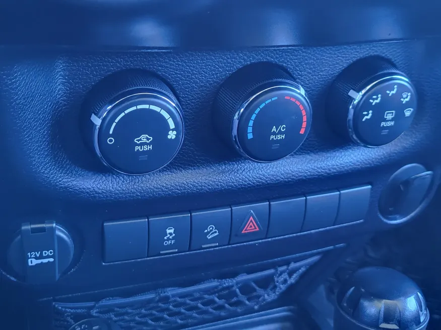 2016 Jeep Wrangler Unlimited | Photo 15 of 23
