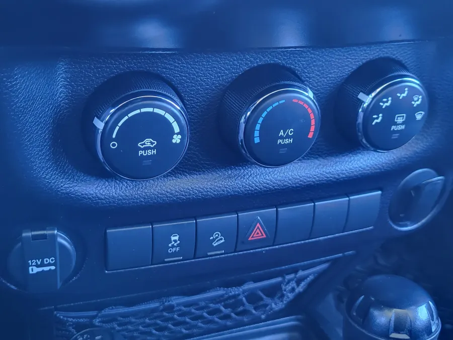 2016 Jeep Wrangler Unlimited | Photo 15 of 23