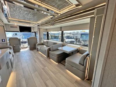 2022 Newmar King Aire 4533 | Thumbnail Photo 8 of 44
