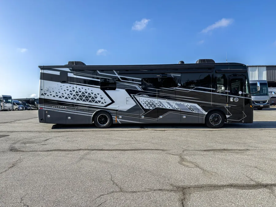 2026 Tiffin Allegro Red 37BA | Photo 3 of 28