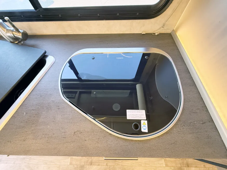 2019 Winnebago Navion 24J | Photo 8 of 24