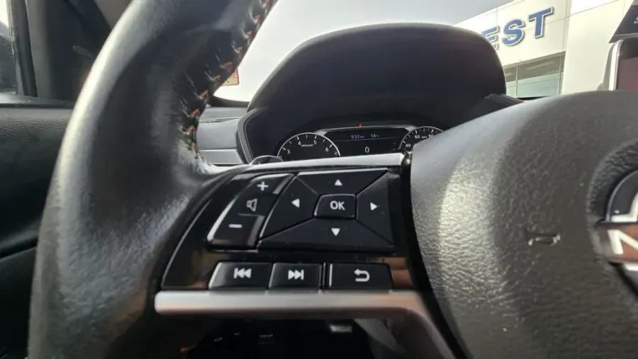 2024 Nissan Altima | Photo 14 of 27