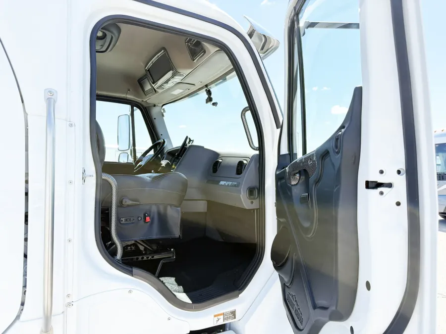 2023 Freightliner M2 106 Summit Hauler | Photo 19 of 22