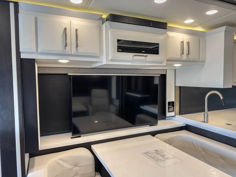2026 Newmar New Aire 3543 | Photo 11 of 27