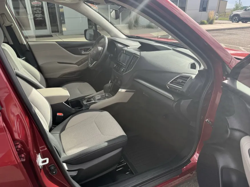 2024 Subaru Forester Premium | Photo 10 of 20