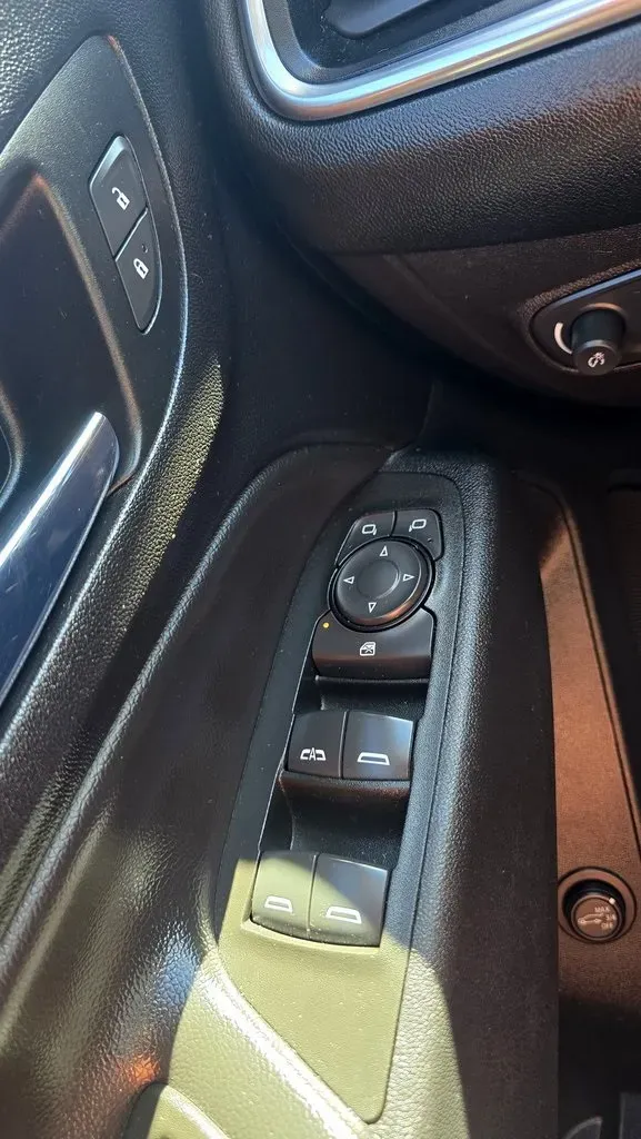 2022 Chevrolet Equinox | Photo 8 of 21