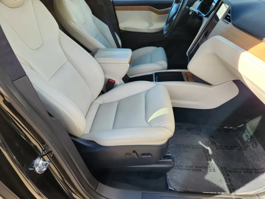 2021 Tesla Model X | Photo 18 of 31