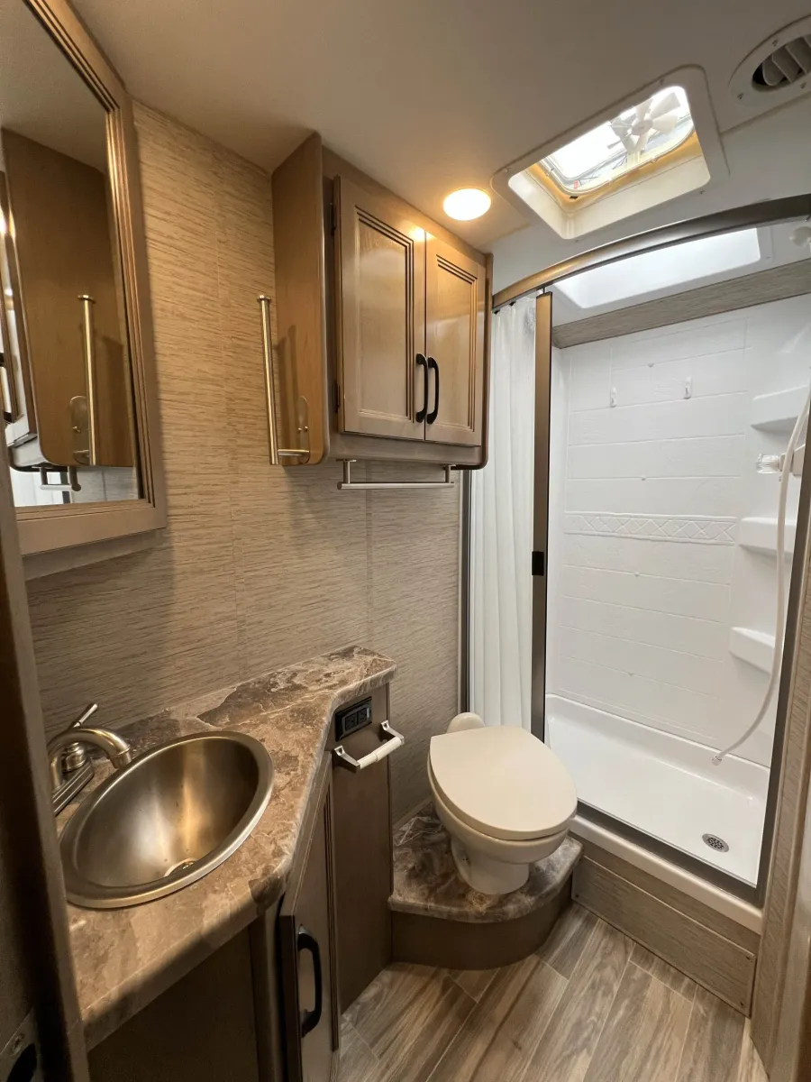 2022 Thor Four Winds 27R | Photo 35 of 37