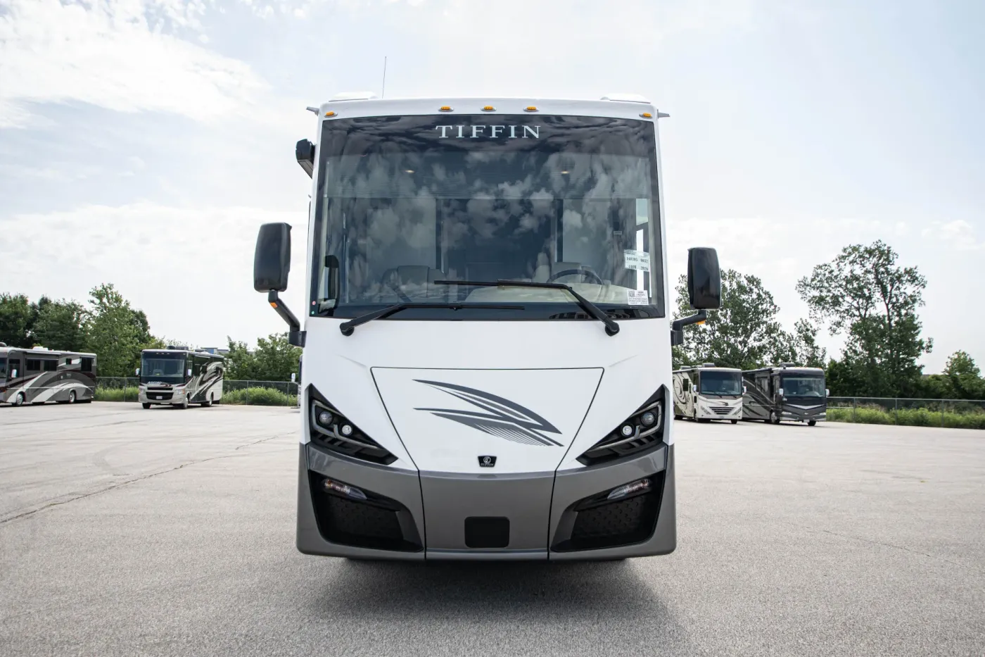 2026 Tiffin Phaeton 44OH | Photo 5 of 31