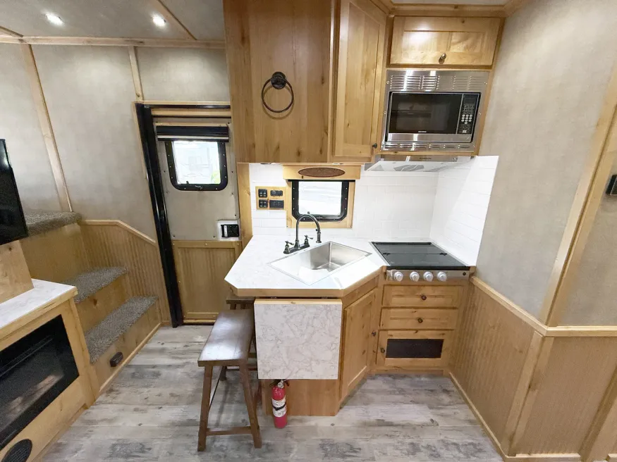 2025 Logan Coach Ultimate Sports Hauler | Photo 9 of 33