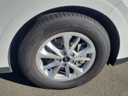 2024 Kia Carnival LX | Thumbnail Photo 6 of 22