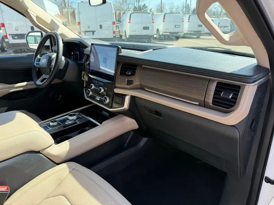 2024 Ford Expedition Limited | Photo 7 of 22