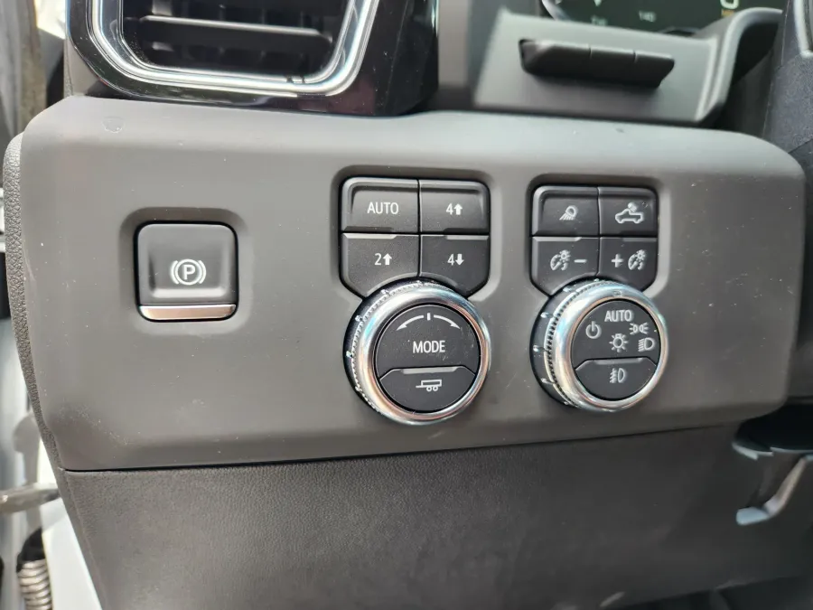 2025 GMC Sierra 2500HD Denali Ultimate | Photo 6 of 31