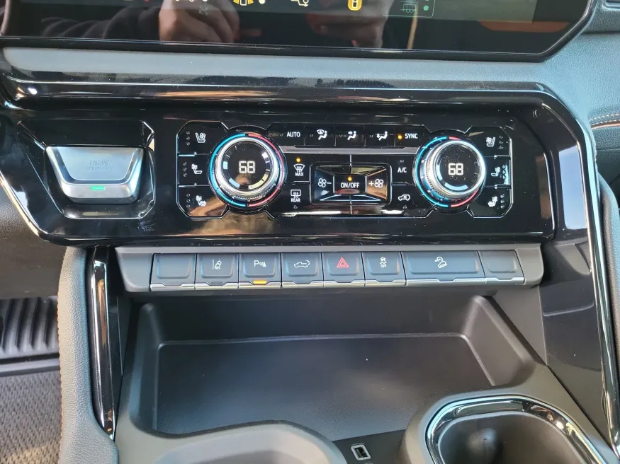 2026 GMC Sierra 2500HD AT4 | Photo 17 of 23