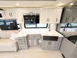 2026 Newmar Dutch Star 4081 | Thumbnail Photo 11 of 30