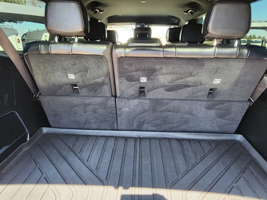 2022 Jeep Wagoneer Series III | Photo 12 of 25