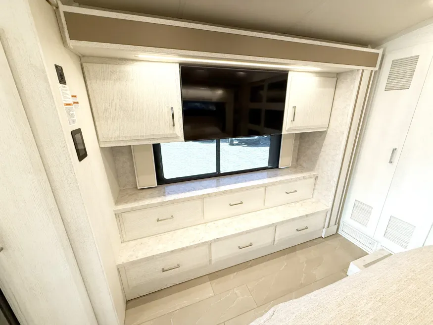 2022 Newmar New Aire 3543 | Photo 16 of 31