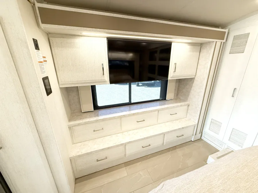 2022 Newmar New Aire 3543 | Photo 16 of 31