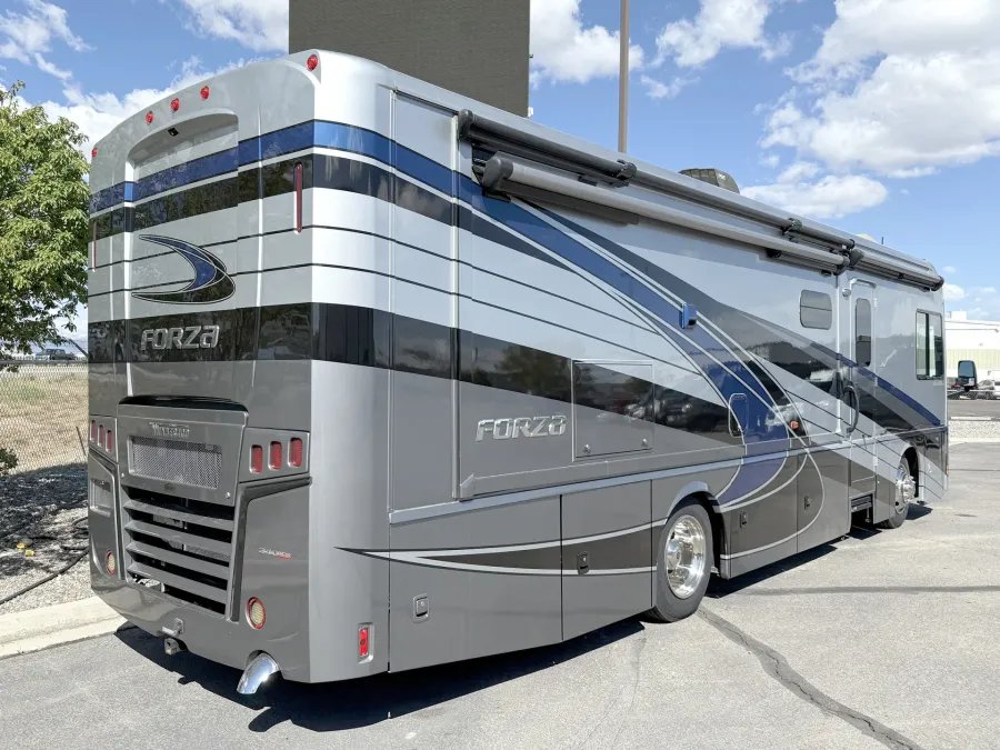 2022 Winnebago Forza 34T | Photo 15 of 17
