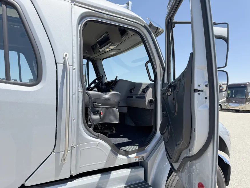 2024 Freightliner M2 106 Summit Hauler | Photo 20 of 22