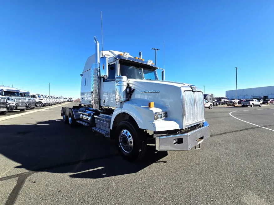 2021 Western Star 4900SA | Photo 3 of 20