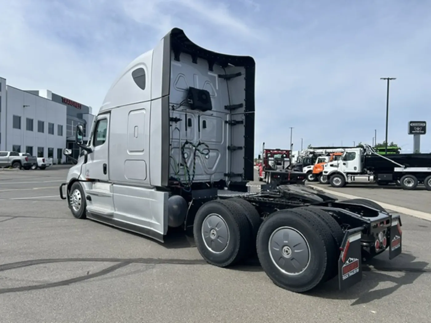 2026 Freightliner PJ126SLP | Photo 3 of 19