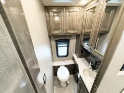 2019 Fleetwood Discovery 40M LXE | Thumbnail Photo 13 of 30