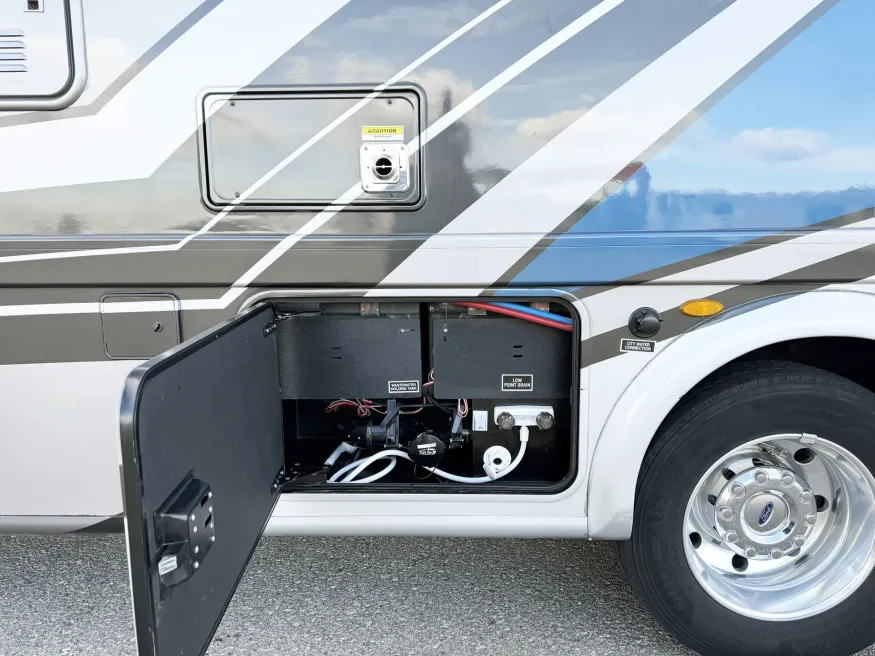 2023 Thor Magnitude SV34 | Photo 25 of 26