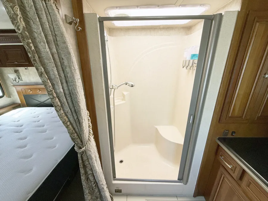 2012 Itasca Ellipse 42QD | Photo 16 of 32