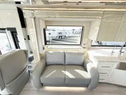 2024 Newmar King Aire 4531 | Thumbnail Photo 8 of 30