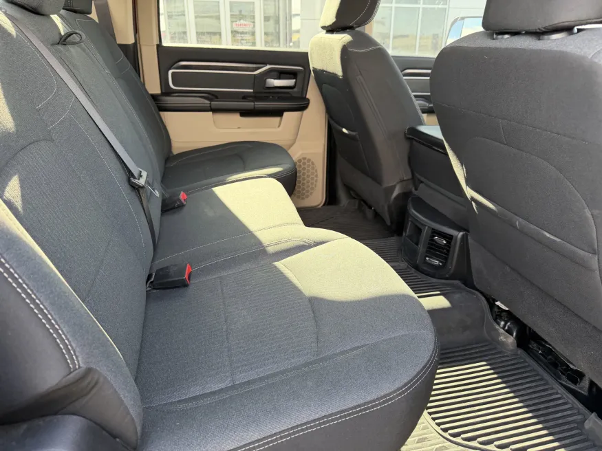 2022 RAM 2500 Big Horn | Photo 8 of 17