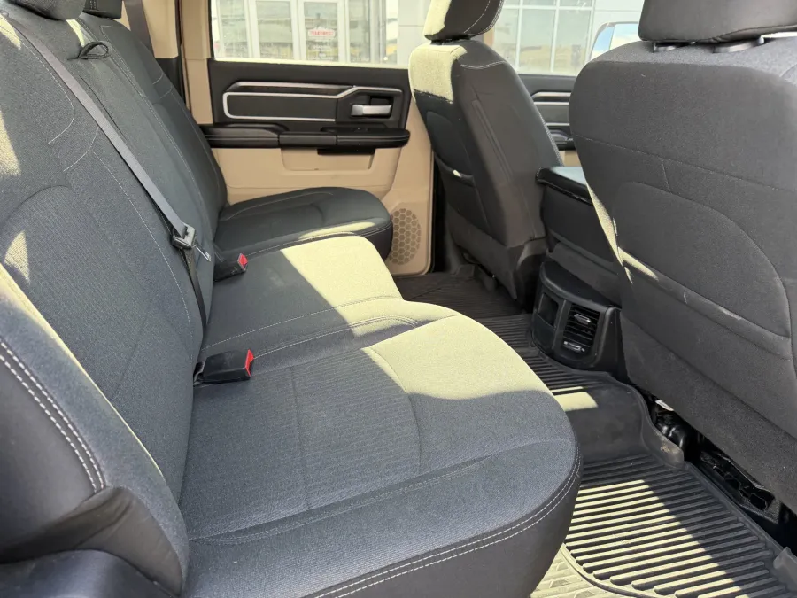 2022 RAM 2500 Big Horn | Photo 8 of 17