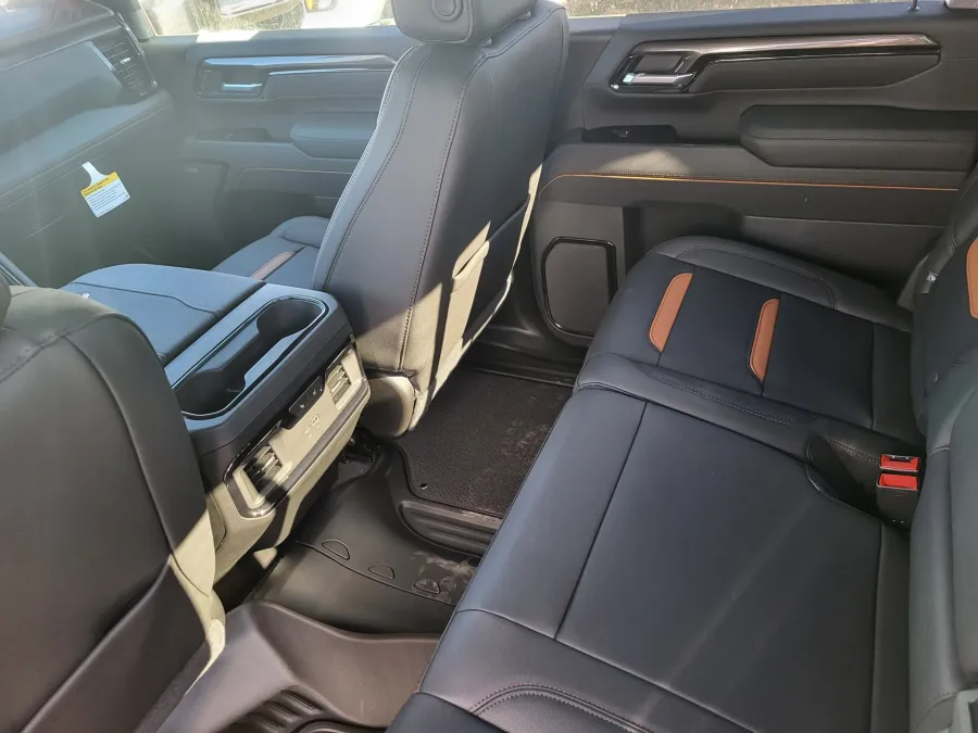 2026 GMC Sierra 2500HD AT4 | Photo 29 of 32