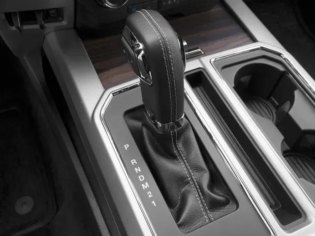 2016 Ford F-150 | Photo 7 of 17