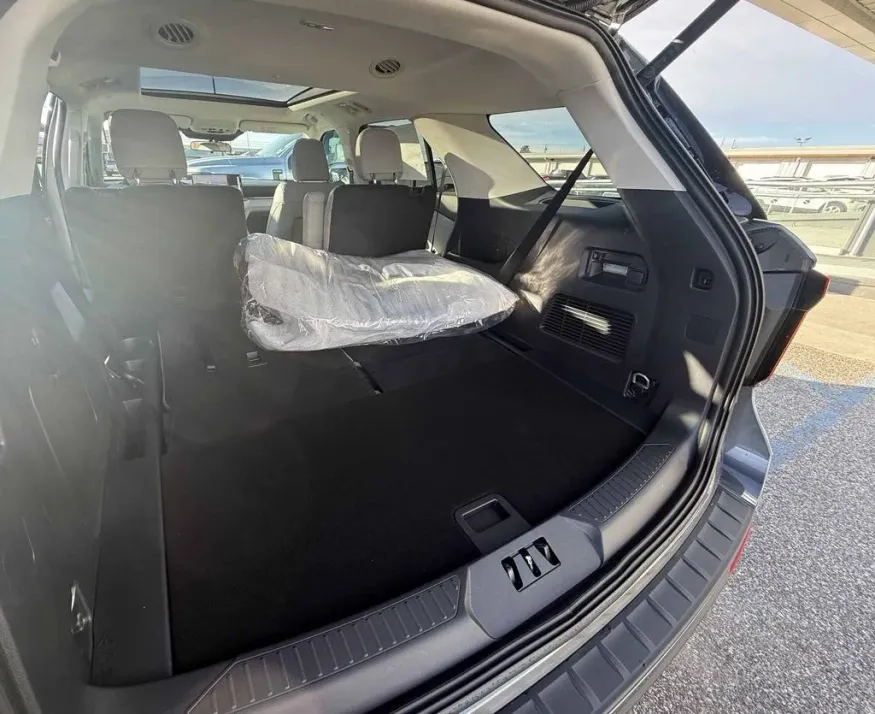 2026 Ford Explorer | Photo 8 of 27