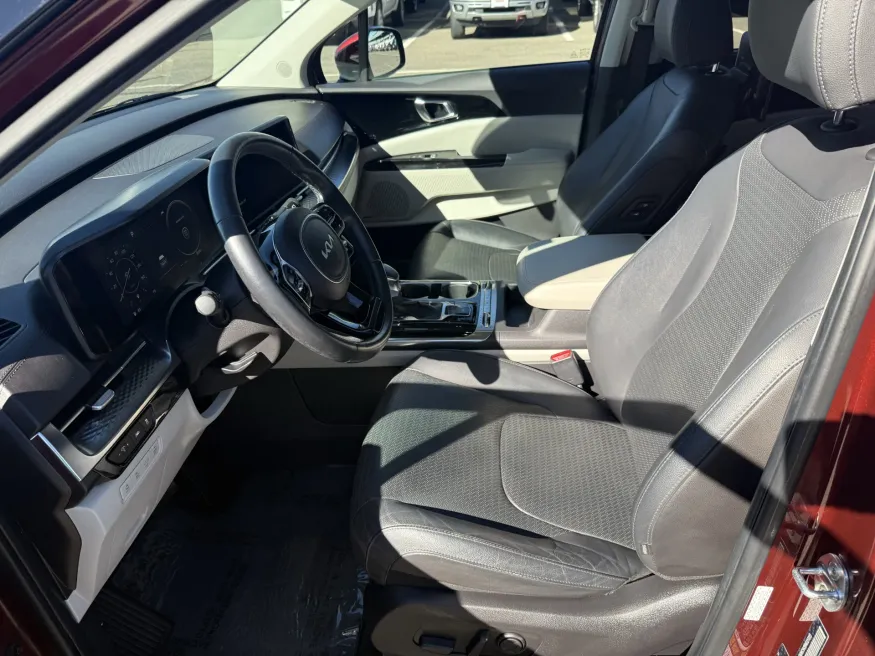 2022 Kia Carnival SX Prestige | Photo 19 of 28