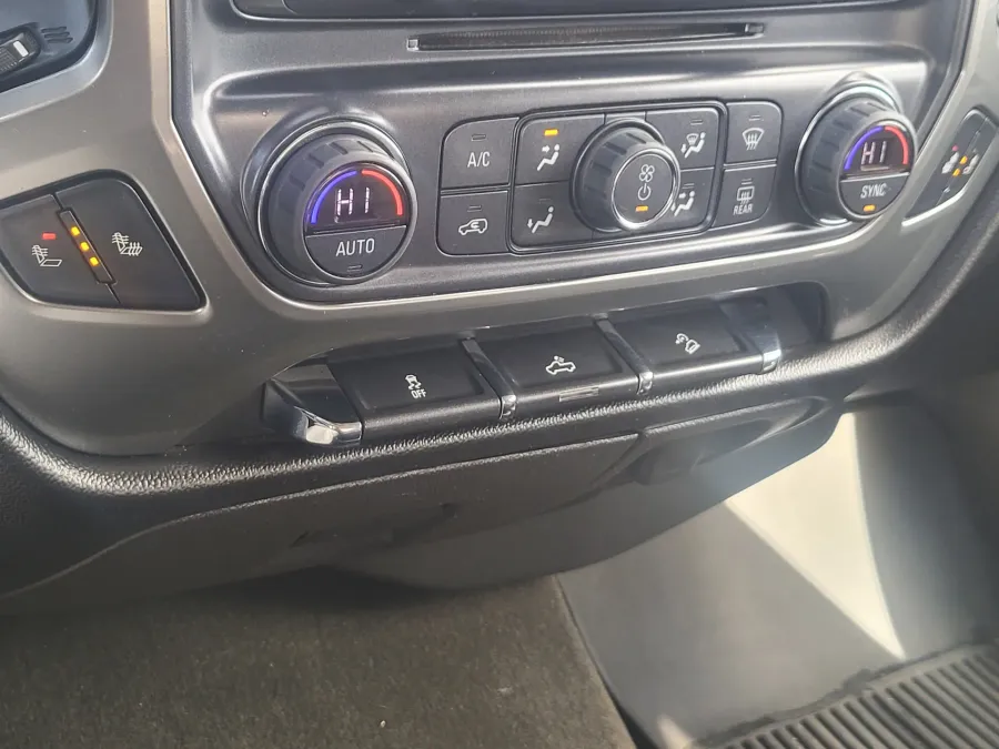 2017 Chevrolet Silverado 1500 LT | Photo 16 of 23