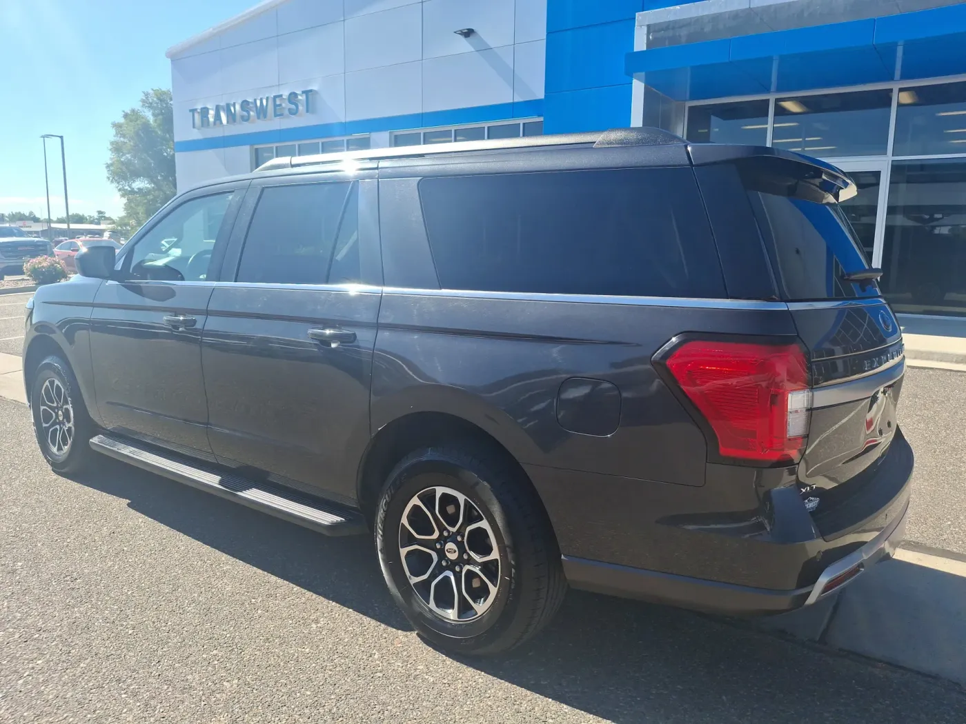 2024 Ford Expedition Max XLT | Photo 2 of 23